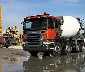 Заливка бетона на строительном объекте